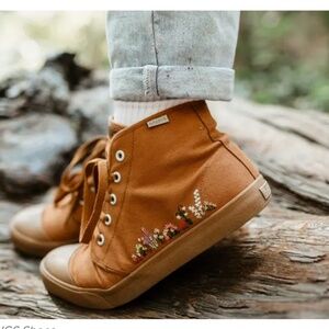 BAGEND Women's High-Top Canvas Sneakers in Rust with Floral Embroidery!